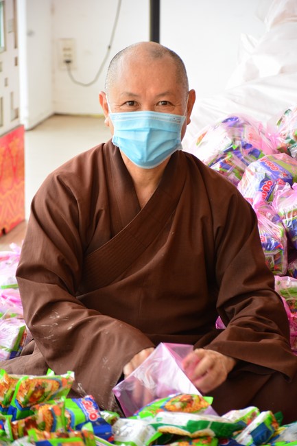 Continuing to support people in need in the Covid-19 pandemic of Hoang Phap Pagoda (series 2)